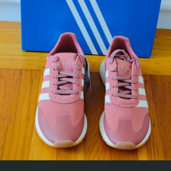 New ADIDAS Originals Casual Sneakers - Picture 8 of 8
